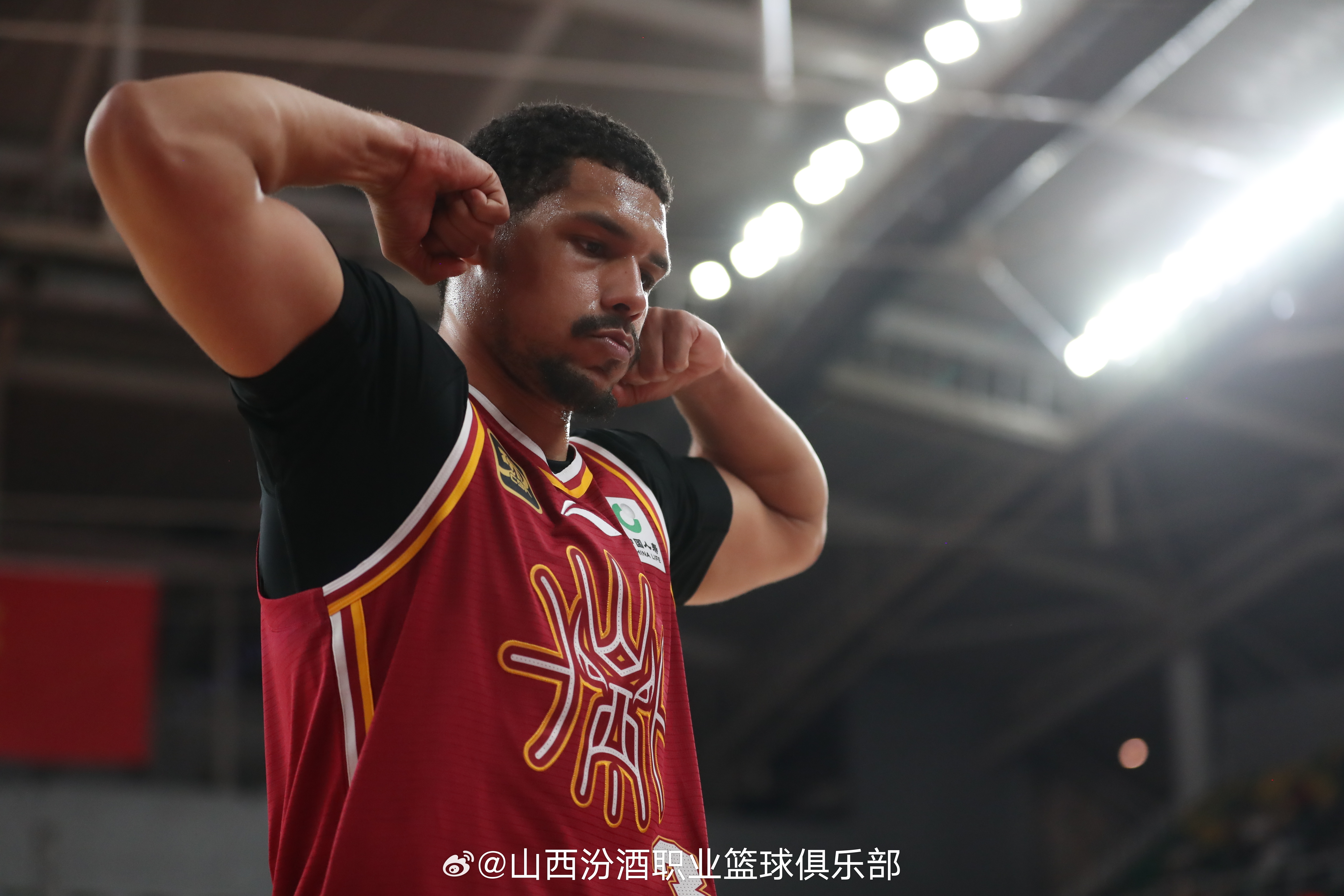 篮网轻取江苏队,莫兰特状态火热 篮网轻取江苏队,莫兰特状态火热